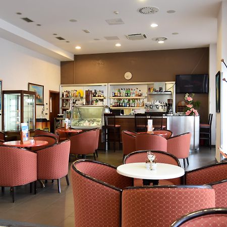 Hotel Park Lovran Bagian luar foto